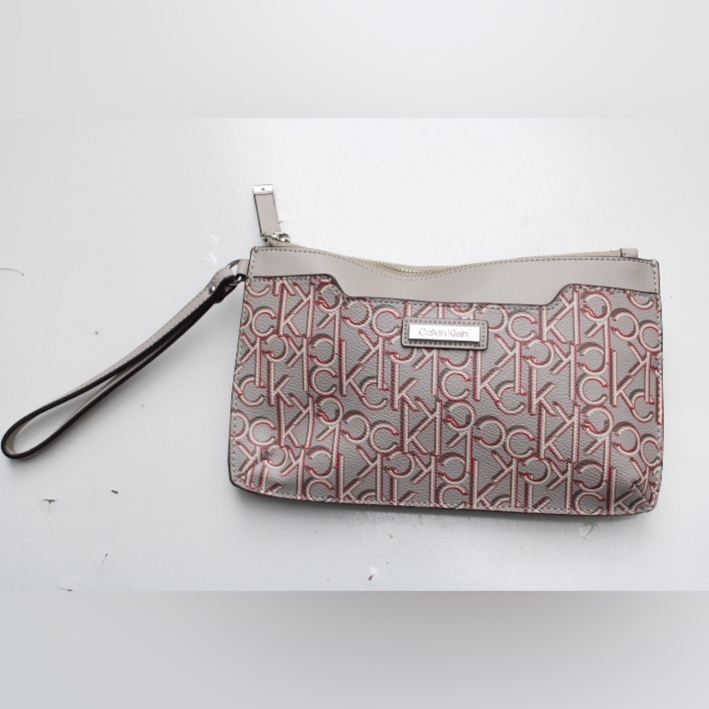 NWOT Calvin Klein wristlet clutch